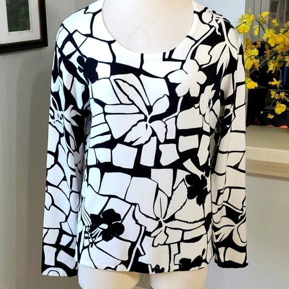 Pierre New York sweater. Abstract floral classic black and white. Size large. - Picture 1 of 9